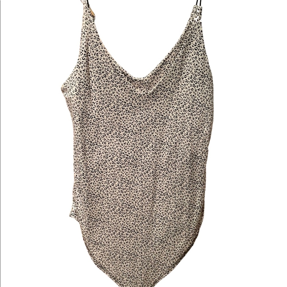 ✨ 3 items for 15% off bundle ✨ Gaze leopard print jumper tank top